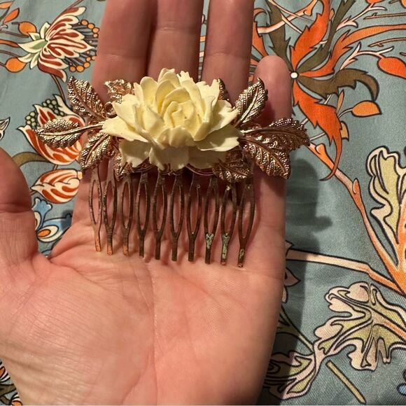 Ivory Rose Hair Comb - Picture 3 of 7